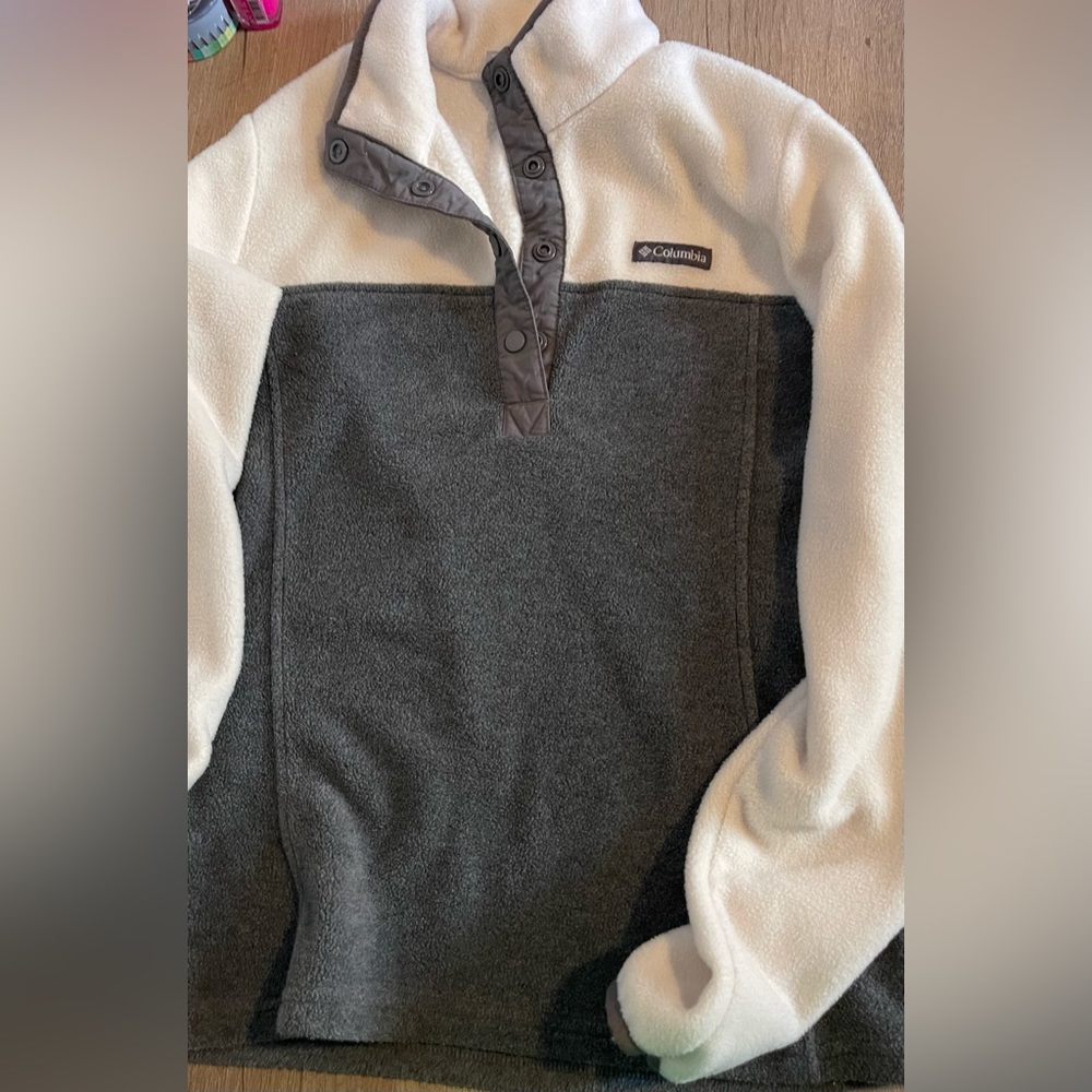 Women’s sweater sizeS - Picture 1 of 2